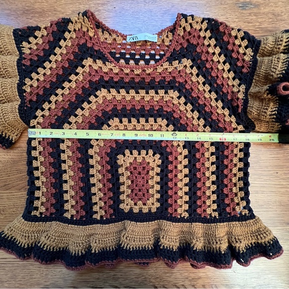 ⭐️ Zara Short Sleeve Ruffle Black Brown Gold Crochet Knit Ruffle Crop Top MEDIUM - Picture 7 of 12